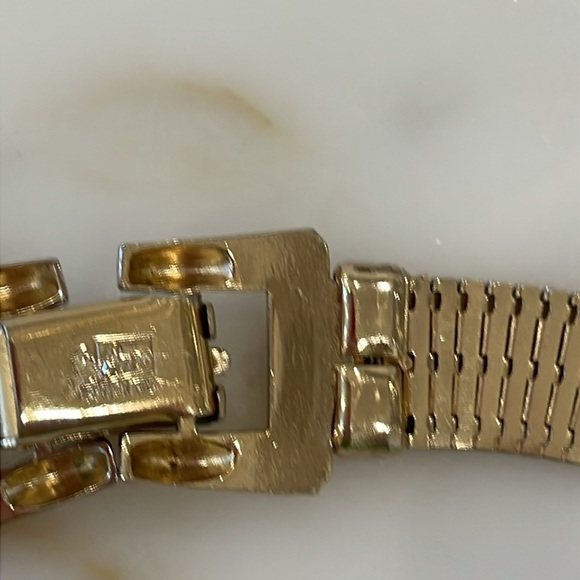 Coro Vintage Gold Tone Collar Necklace—BEAUTIFUL!!  Excellent Condition! - Picture 6 of 10